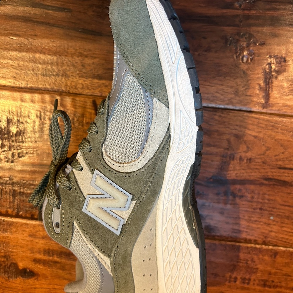 Women’s New Balance 2002R Sneakers - Picture 9 of 13